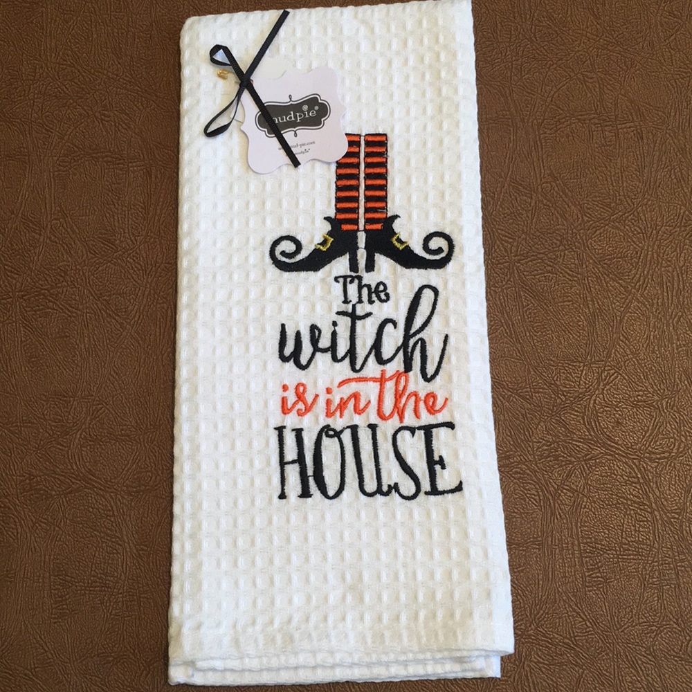 Mud pie Halloween the witch is in the house towel